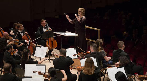 Dr. Lisa A. Billingham leads the George Mason University Chorale with the New England Symphonic Ensemble at Carnegie Hall.